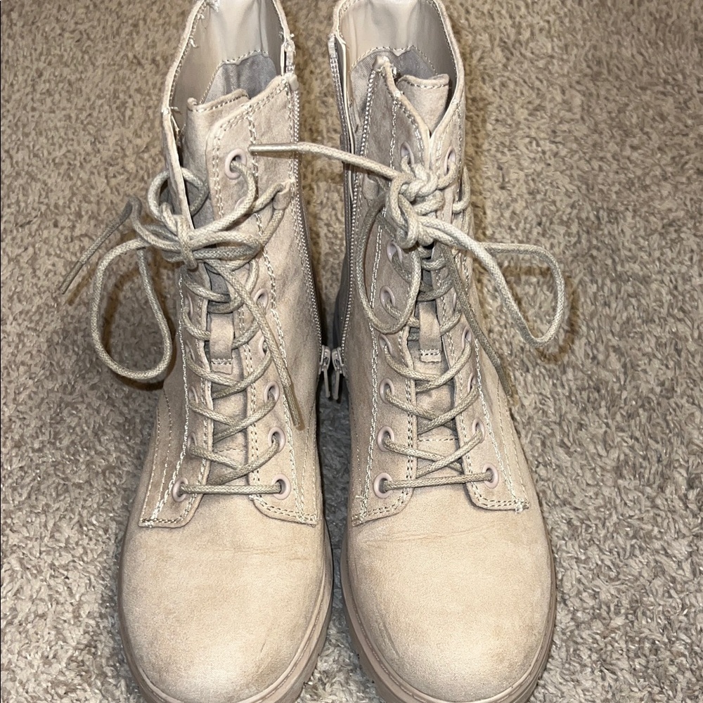 Women's SO Lace-Up Ankle Boots size 8 light tan